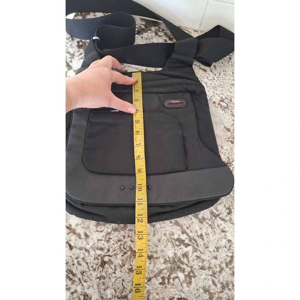 Tumi Black Ballistic Nylon Crossbody Messenger Bag Grey Trim Red Lining 5123D‎
